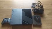 Limitowana konsola Xbox One Halo 5 z akcesoriami.