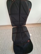 Diono mata ochronna pod fotelik