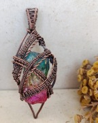 Kwarc Tytanowy. Wisiorek z kamieniem naturalnym elektroplaterowanym  