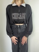 Czarna bluza crop z napisem “CHICAGO” rozm. S
