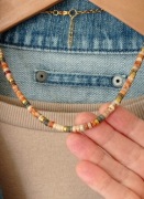 Krótki naszyjnik damski, choker z kamienia naturalnego w tonacji brązu