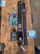 Napęd do bramy dwuskrzydłowej ARM400 12V + akumulator awaryjny