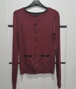 Bordowy sweter ze złotymi guziczkami Reserved