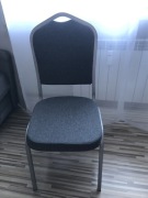 Krzesła na stalowym stelażu