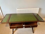 Angielski Stolik do Pisania Obity Skórą Blat