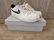 Nike Air Force 1 '07 LV8 Rozmiar 44 Unikalny Gold Swoosh