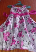 piękna rozkloszowana sukienka rozmiar 128cm