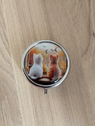 Ozdobne metalowe pudełko, kieszonkowa szkatułka - dwa kociątka