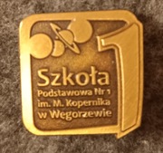 Odznaka, przypinka SP 1 im. Mikołaja Kopernika Węgorzewo 
