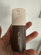 matujący podkład Rare Beauty True to Myself Natural Matte Longwear 44