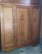 Dębowa szafa trzy drzwiowa