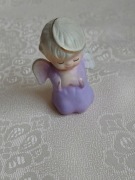 Figurka - modlący się aniołek - wysokość 5,7 cm