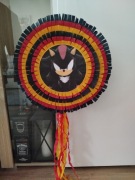 Piniata Sonic czarno czerwono żółta z tasiemkami 