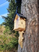 Kapliczka drewniana na drzewo 