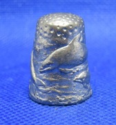 Naparstek Kolekcjonerski Cynowo - Ołowiany Pewter  - Rodzina Delfinów 