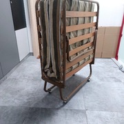 Łóżko polowe turystyczne rozkładane na kółkach jakość