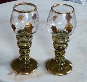 Remer Kieliszek zielony ze złotymi zdobieniami,Vintage, Niemcy 