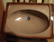 Umywalka beżowa PRL 