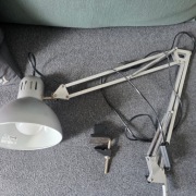 Lampka biurkowa IKEA TERTIAL srebrna + żarówka E27 zacisk