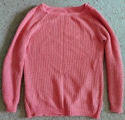 Damski sweter w kolorze koralowym