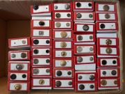 Guziki różne 37 opakowań 