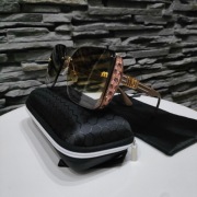 Nowe okulary z etui przeciwsłoneczne 