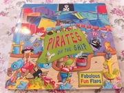 Pirates On The Ship książka z okienkami po angielsku 