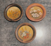 Trzy stare obrazki średnica 18 cm