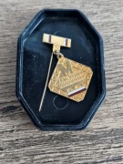 Odznaka Zasłużony mostostalowiec złoty pin PRL Mostostal