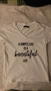biała damska bluzka koszulka tshirt napis simple beautiful life dekolt v