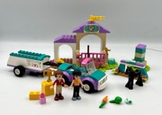Lego Friends 41441 Szkółka jeździecka i przyczepa dla koni