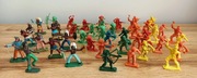 Żołnierze / żołnierzyki Indianie PRL 46 sztuk