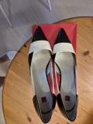 Eleganckie czółenka czarno białe ze skóry lakierowanej ,firmy Hogl,