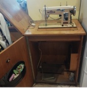 Maszyna do szycia Łucznik 432 z szafką
