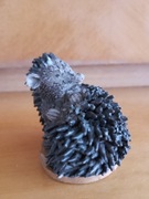 Mini figurka jeż bibelot ceramiczny 4x3,5 cm