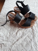 Sandały na słupku 39