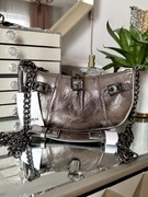 Mała torebka z klamerkami Pull&Bear srebrna metaliczna Zara rogal hobo