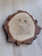 Stich. Dekoracja z drzewa, obrazek dla dzieci. Podkładka pod kubek.