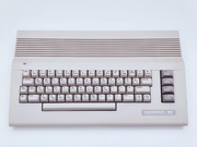 Komputer Commodore C64C, red led