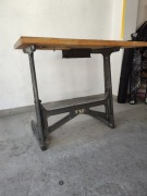 Nogi żeliwne ,stolik  pod maszyny do szycia