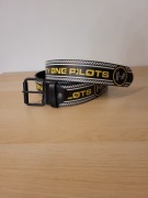 Czarny skórzany pasek z nadrukiem Twenty One Pilots 120 cm