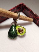 Charms zawieszka wisiorek do bransoletki łańcuszka, srebro 925 awokado