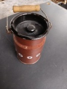 Kanka, bańka na mleko, emaliowana, 1 litr, emaliowana, brązowa. PRL