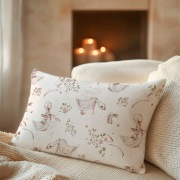 Dwustronna 100 % bawełniana poszewka 40/60 cm. "Gąski z króliczkami""