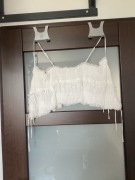 Biały crop top Stradivarius