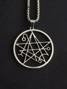 Naszyjnik symbol Necronomiconu wisiorek z  łańcuszkiem 