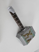 Mjolnir młot Thora zabawka z filmu