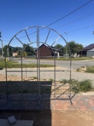 Stelaż okno dzielone z kratą okiennica suża