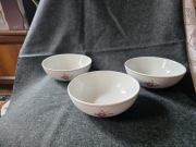 Białe miski róże ze złoceniami porcelana z PRL 