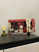 Zestaw kosmetyków o zapachu truskawek i szampana